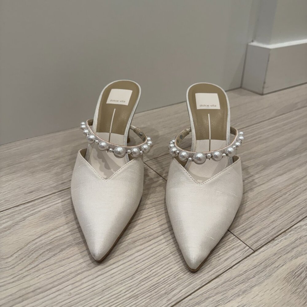 Dolce Vita Kanika Pump in Vanilla Pearls - Picture 3 of 12